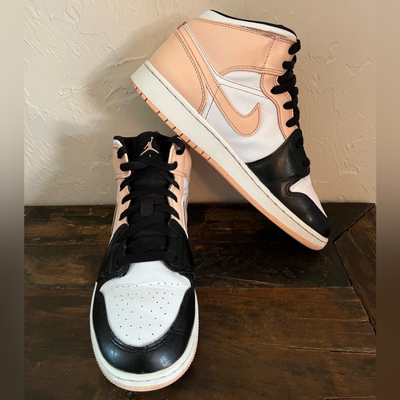 Air Jordan 1 Mid White/Arctic Orange-Black Size 7Y